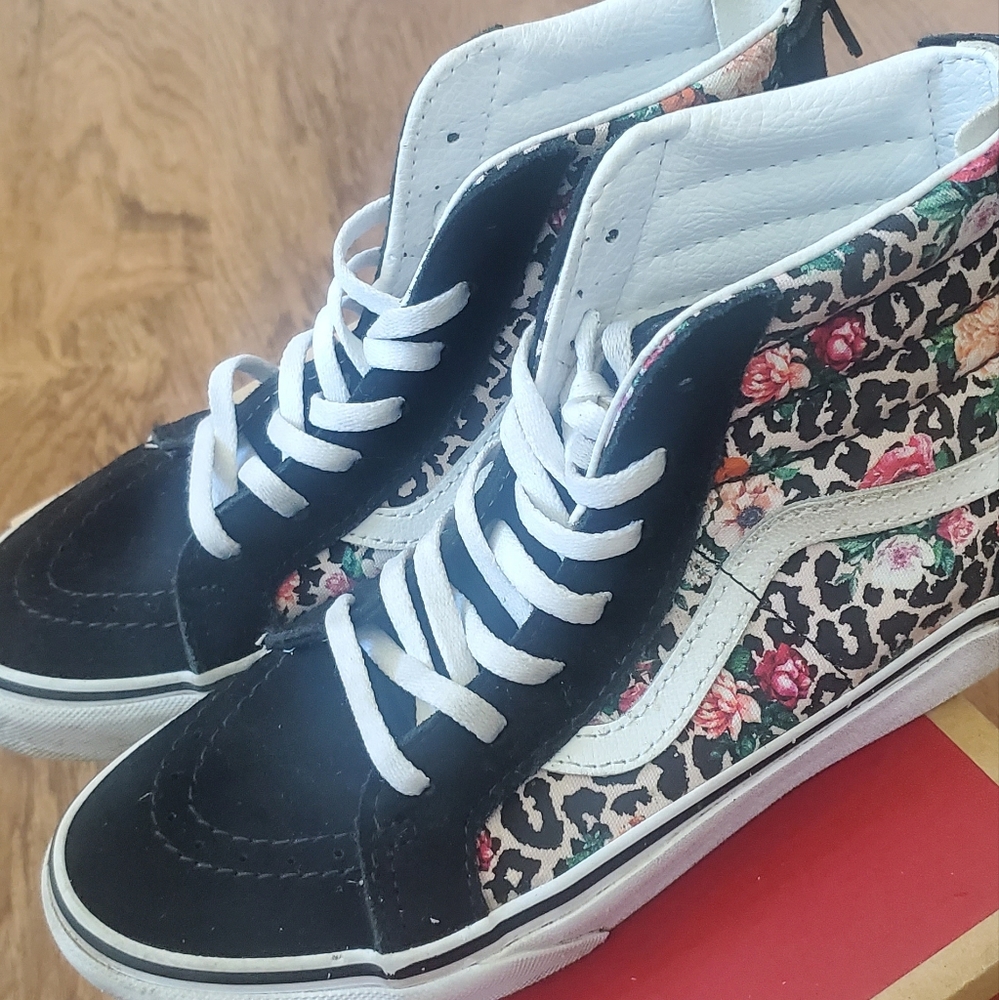 Big Kids vans size 4.5 like new